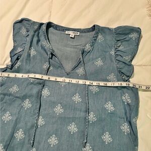 Chic Blue Patterned Blouse with Ruffle Sleeves